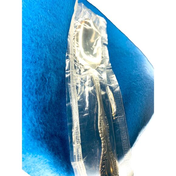 Oneida Rogers 1881 Teaspoon Victorian Classic Silverplate 6 Inch Vintage 1980s - Picture 4 of 10